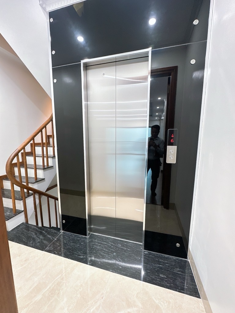 Bán nhà Định Công Thượng - diện tích 34m2 6 tầng - Ô tô đỗ cửa - giá 10 tỷ