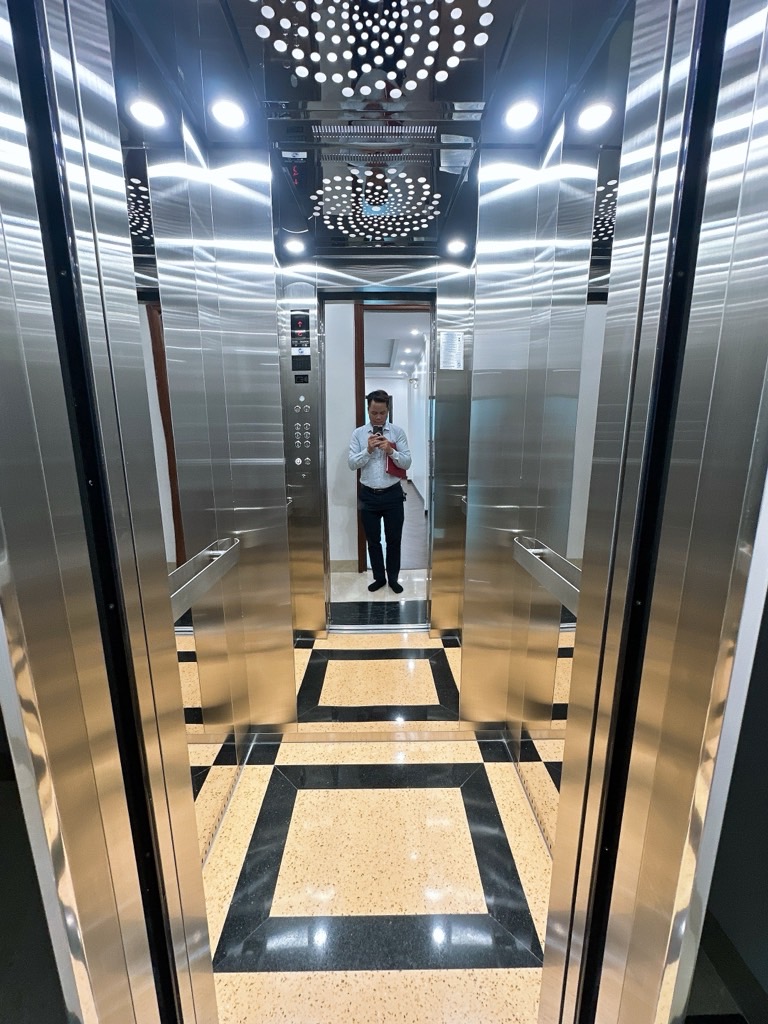 Bán nhà Định Công Thượng - diện tích 34m2 6 tầng - Ô tô đỗ cửa - giá 10 tỷ