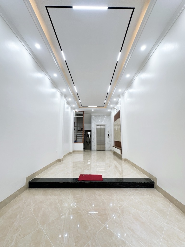 Bán nhà Định Công Thượng - diện tích 34m2 6 tầng - Ô tô đỗ cửa - giá 10 tỷ