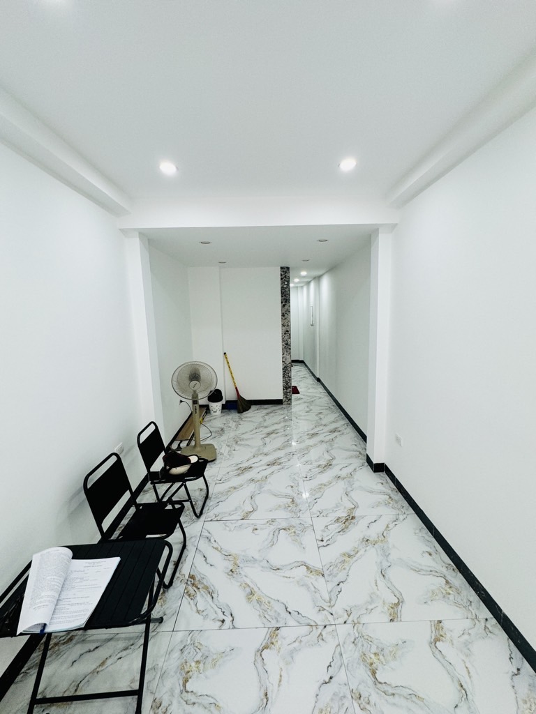 Bán nhà Thịnh Liệt - diện tích 31m2 6 tầng - Thang máy, ô tô tránh - giá 13,2 tỷ