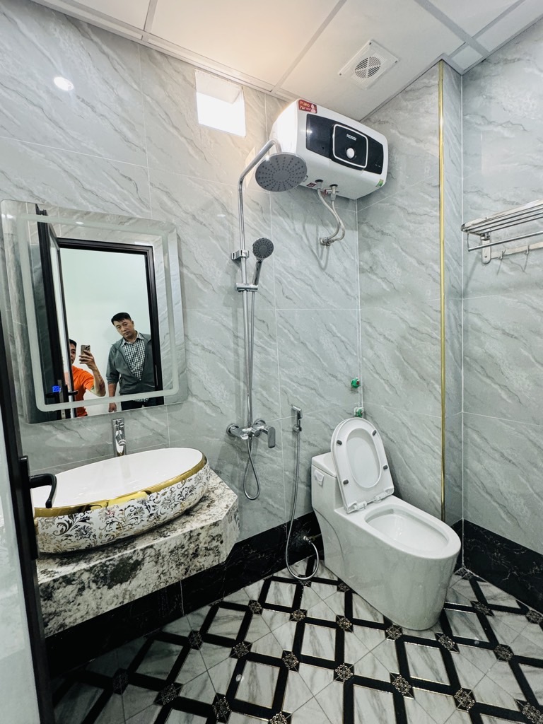 Bán nhà Thịnh Liệt - diện tích 31m2 6 tầng - Thang máy, ô tô tránh - giá 13,2 tỷ