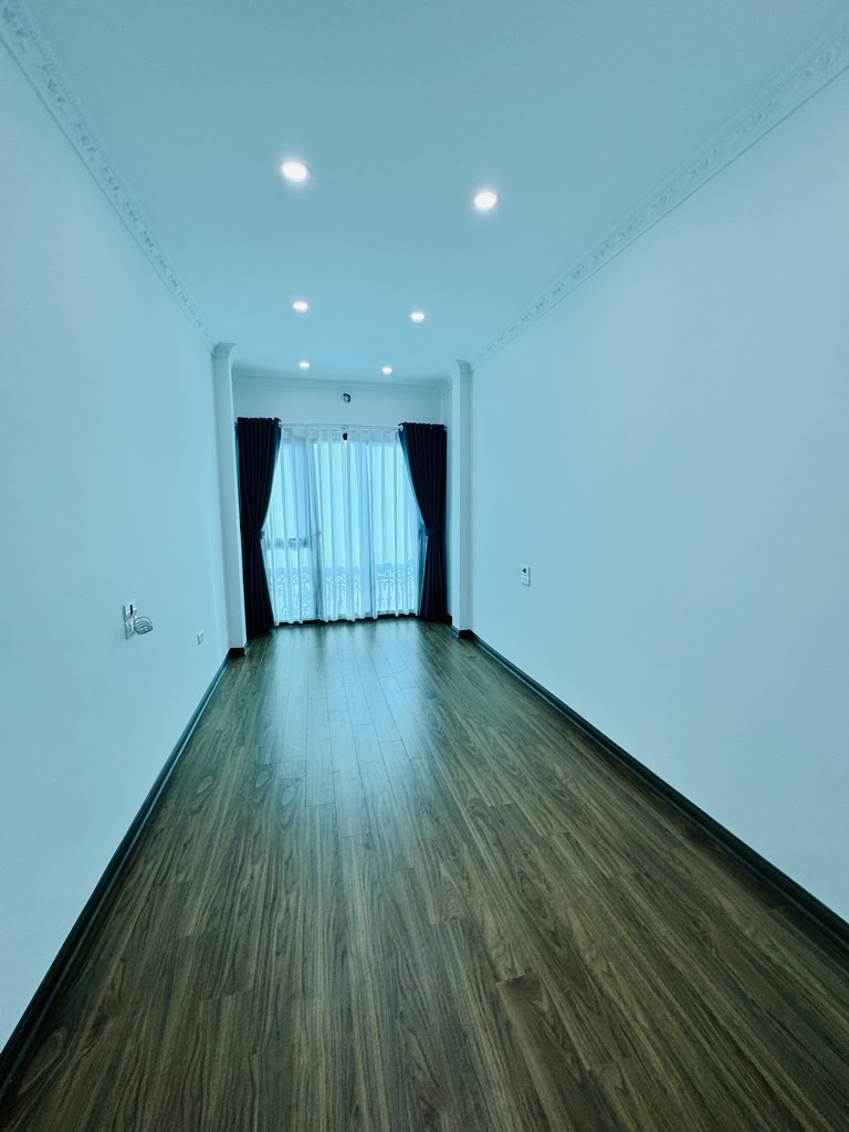 Bán nhà Thịnh Liệt - diện tích 31m2 6 tầng - Thang máy, ô tô tránh - giá 13,2 tỷ