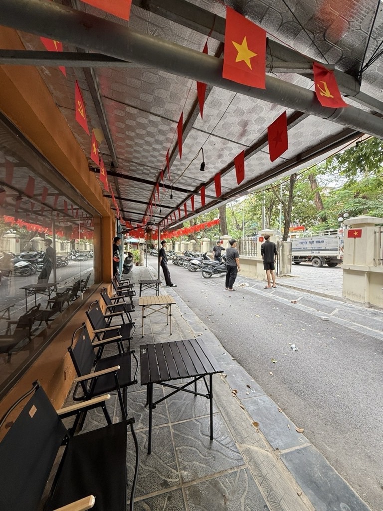 Bán nhà Khuất Duy Tiến - diện tích 120m2 1 tầng - NGÕ THÔNG- KINH DOANH VÔ ĐỐI - giá 8,2 tỷ