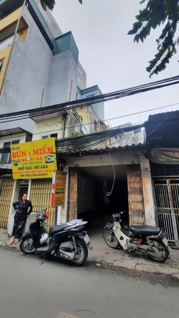 Bán nhà Đê La Thành - diện tích 75m2 1 tầng - Mặt phố kinh doanh sầm uất - giá 23,8 tỷ