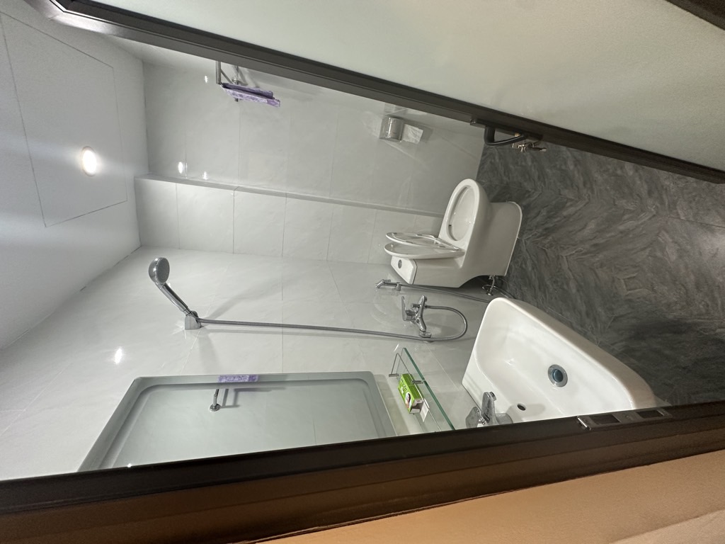 Bán nhà Đê Tô Hoàng - diện tích 15m2 4 tầng - Nhà mới kính koong, vị trí siêu đẹp - giá 5,9 tỷ