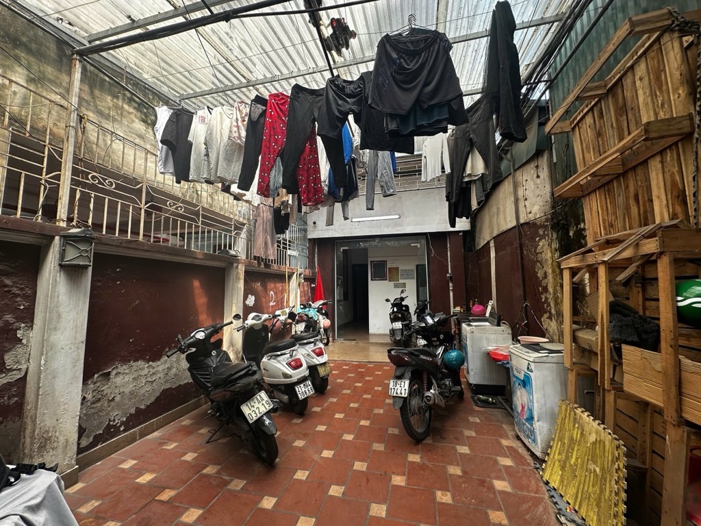 Bán nhà Láng - diện tích 125m2 3 tầng - Nhà 3 tầng đang làm căn hộ cho thuê - giá 22 tỷ