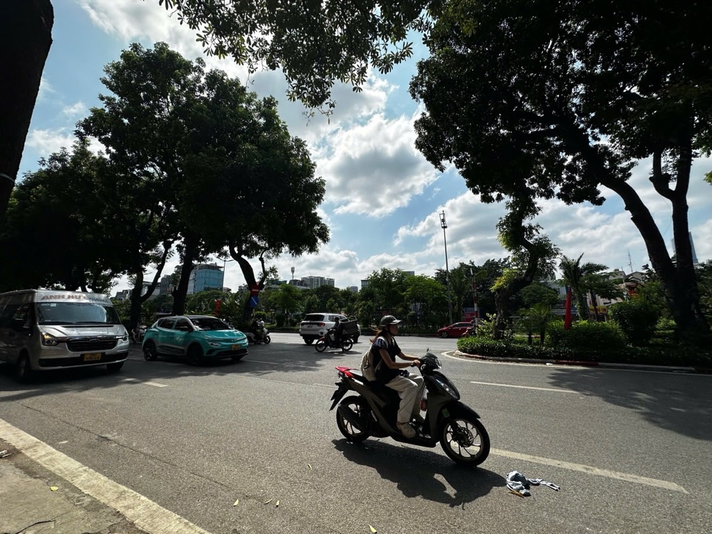 Bán nhà Láng - diện tích 125m2 3 tầng - Nhà 3 tầng đang làm căn hộ cho thuê - giá 22 tỷ