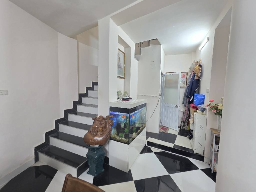 Bán nhà Ngõ chợ Khâm Thiên - diện tích 45,8m2 4 tầng - Mặt tiền rộng - giá 11,8 tỷ