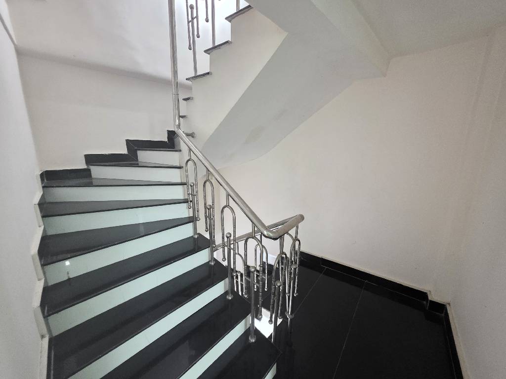 Bán nhà Ngõ chợ Khâm Thiên - diện tích 45,8m2 4 tầng - Mặt tiền rộng - giá 11,8 tỷ