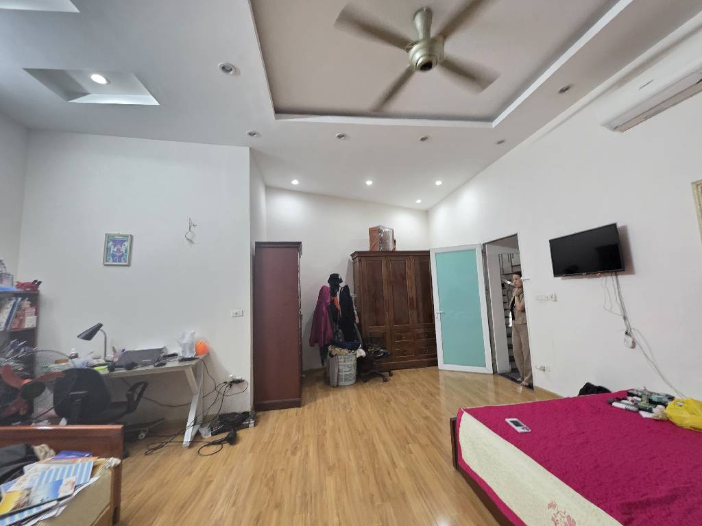 Bán nhà Ngõ chợ Khâm Thiên - diện tích 45,8m2 4 tầng - Mặt tiền rộng - giá 11,8 tỷ