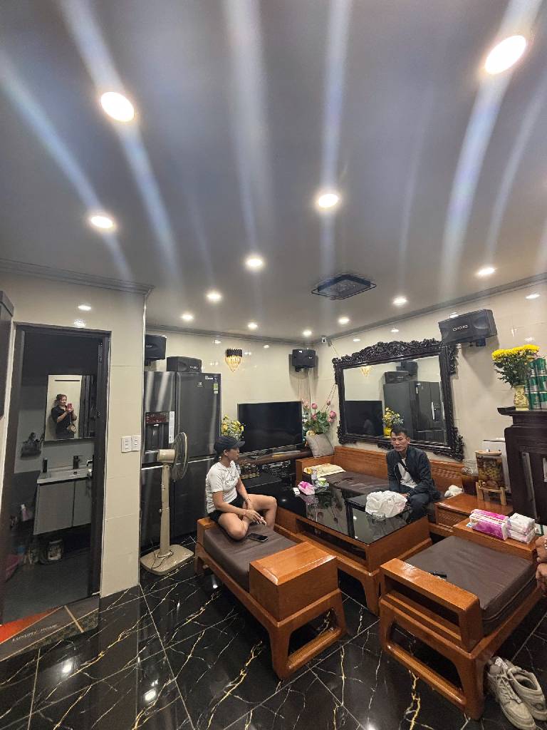 Bán nhà Vĩnh Hoàng - diện tích 28m2 2 tầng - Ô tô đỗ cửa - giá 1,75 tỷ