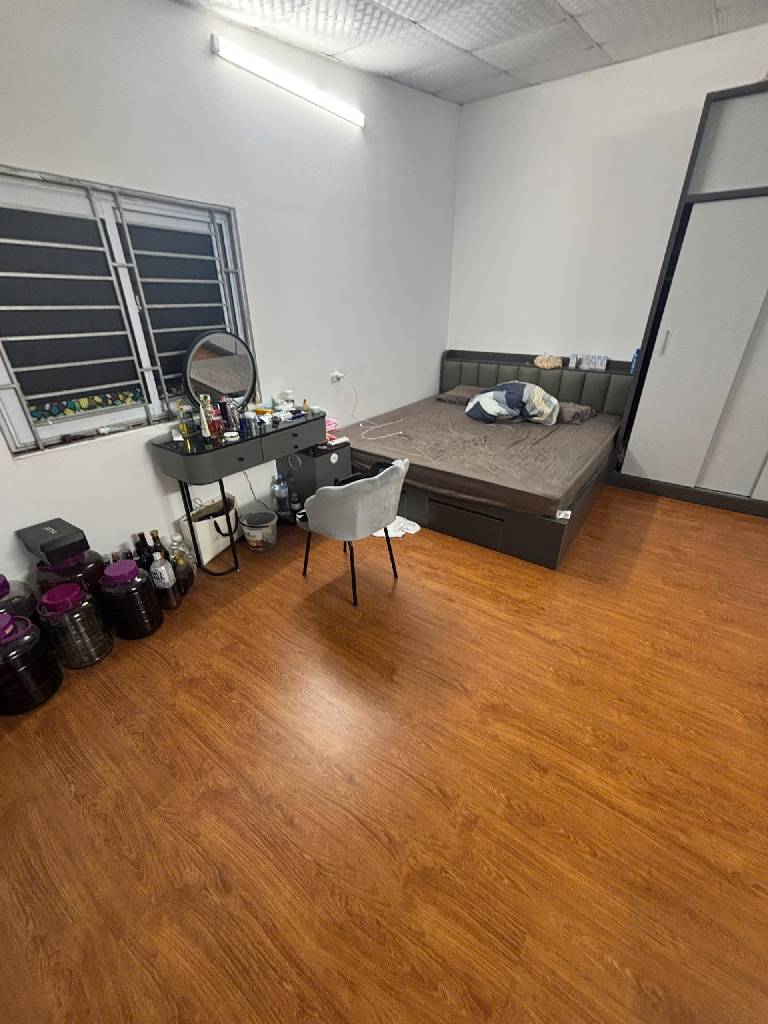 Bán nhà Vĩnh Hoàng - diện tích 28m2 2 tầng - Ô tô đỗ cửa - giá 1,75 tỷ