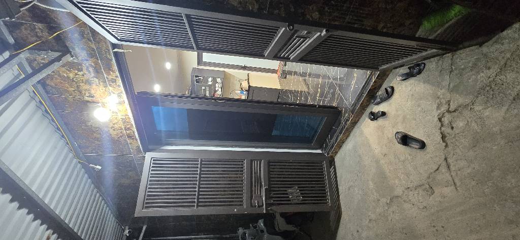 Bán nhà Vĩnh Hoàng - diện tích 28m2 2 tầng - Ô tô đỗ cửa - giá 1,75 tỷ