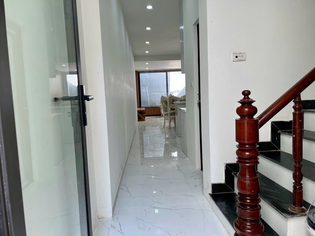 Bán nhà trong ngõ Ngô Gia Tự 52,3m2 x 3 tầng, Q. Long Biên – Giá 5,6 tỷ