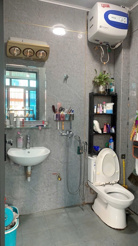 Bán nhà Khương Trung - diện tích 32.3m2 3 tầng - ô tô tránh - giá 7,5 tỷ