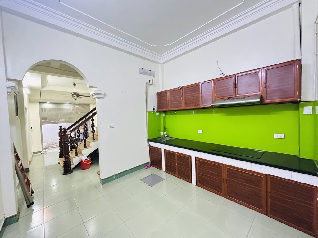 Bán nhà Nam Dư - diện tích 50m2 4 tầng - Ô tô đỗ cửa - giá 8,5 tỷ