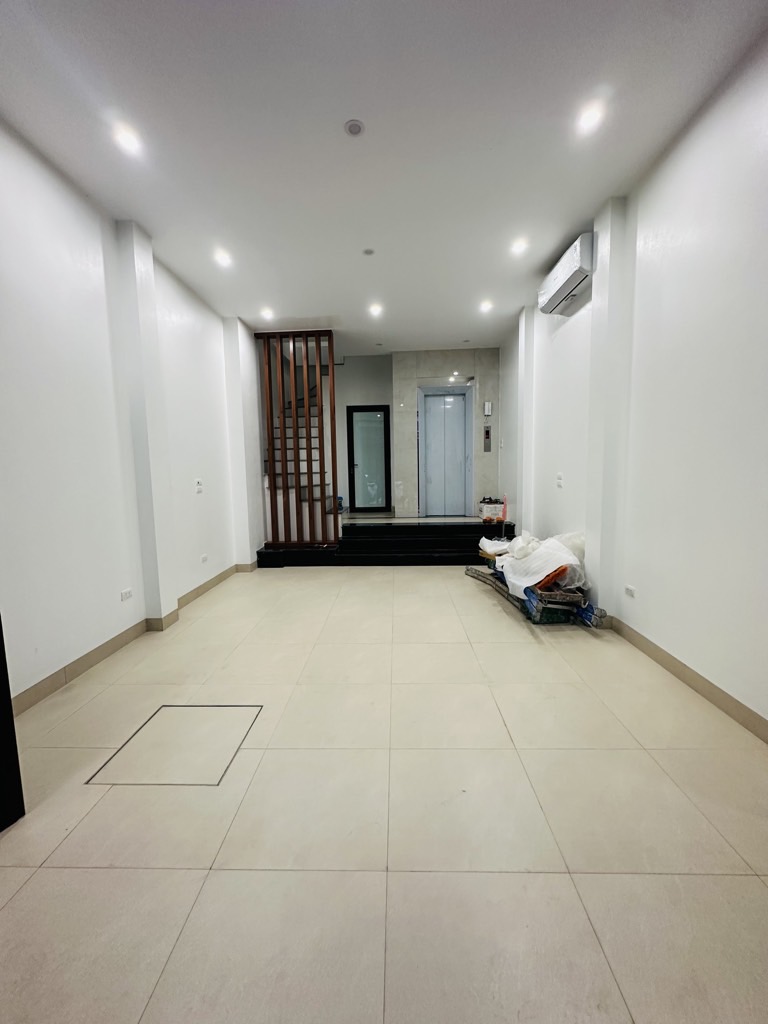 Bán nhà Kim Đồng - diện tích 36m2 7 tầng - Ô TÔ TRÁNH NHAU - giá 17,5 tỷ