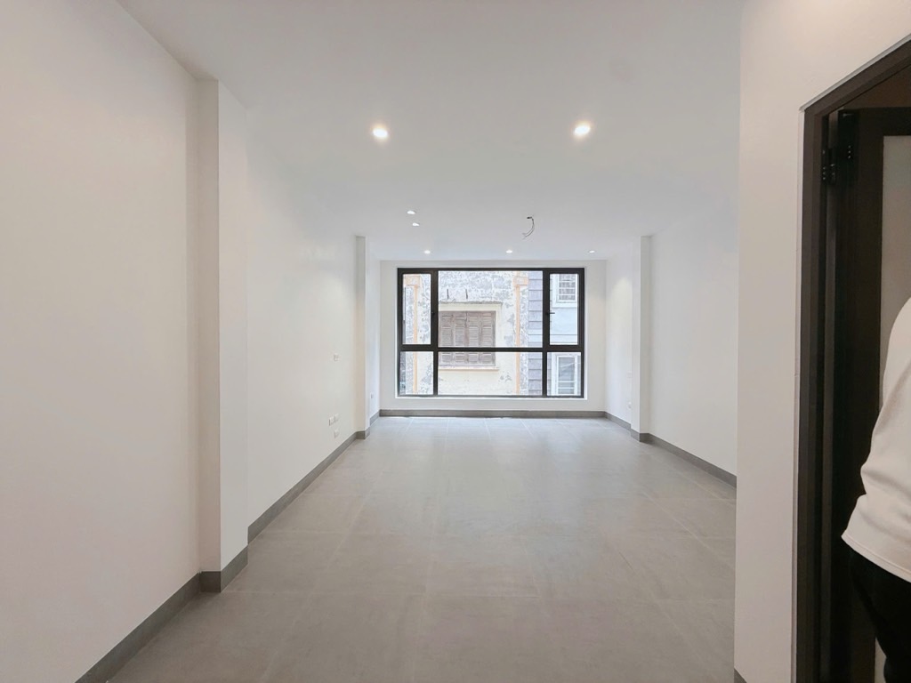 Bán nhà Kim Đồng - diện tích 36m2 7 tầng - Ô TÔ TRÁNH NHAU - giá 17,5 tỷ