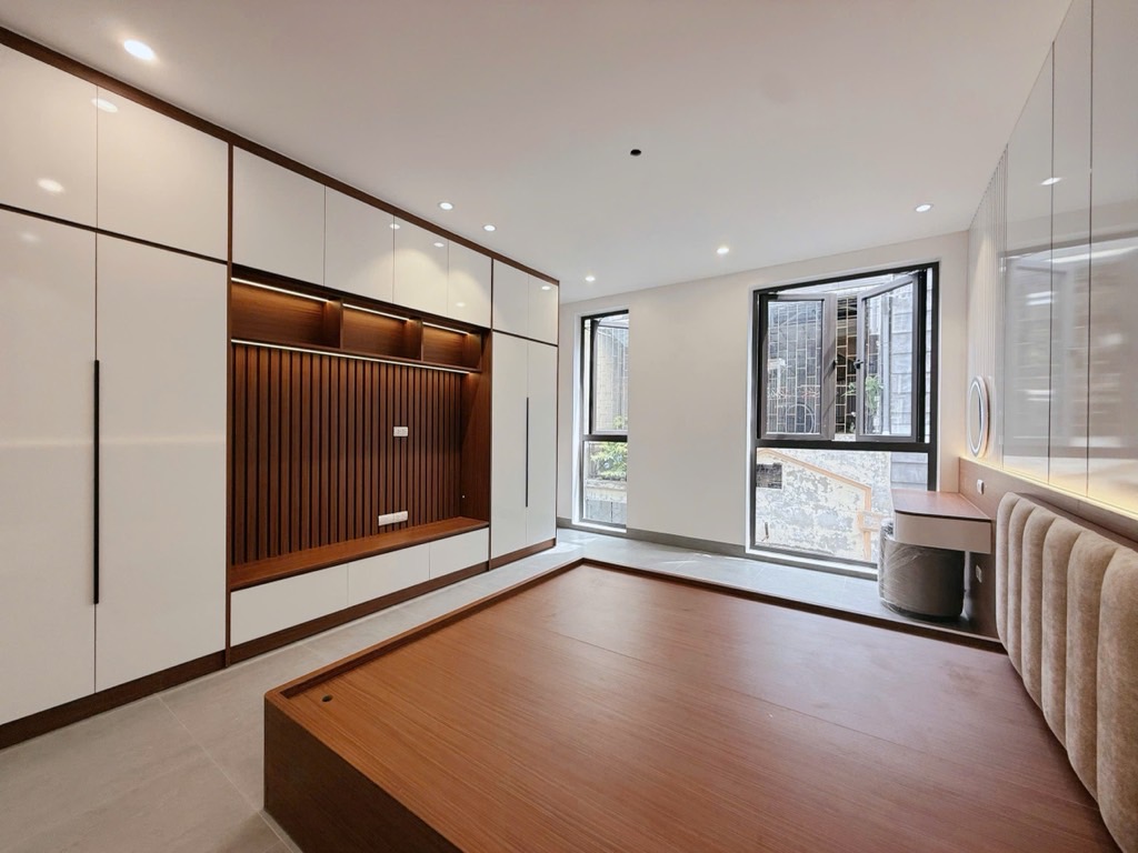 Bán nhà Kim Đồng - diện tích 36m2 7 tầng - Ô TÔ TRÁNH NHAU - giá 17,5 tỷ