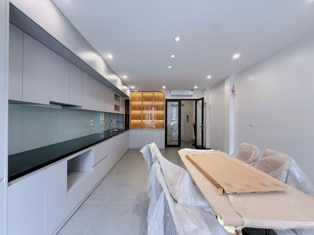 Bán nhà Kim Đồng - diện tích 36m2 7 tầng - Ô TÔ TRÁNH NHAU - giá 17,5 tỷ