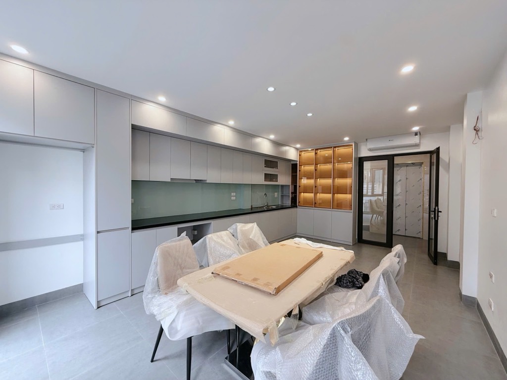 Bán nhà Kim Đồng - diện tích 36m2 7 tầng - Ô TÔ TRÁNH NHAU - giá 17,5 tỷ