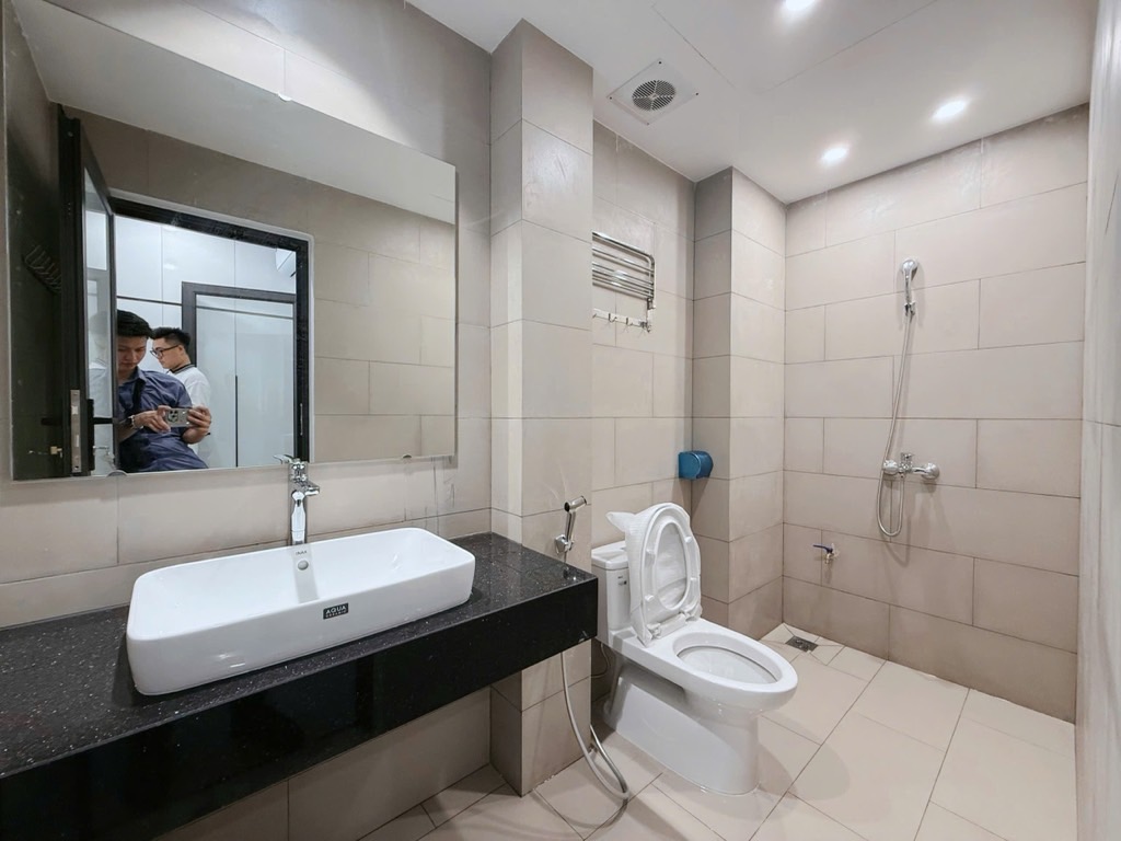 Bán nhà Kim Đồng - diện tích 36m2 7 tầng - Ô TÔ TRÁNH NHAU - giá 17,5 tỷ