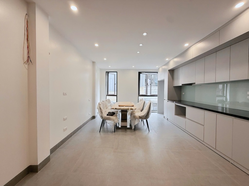 Bán nhà Kim Đồng - diện tích 36m2 7 tầng - Ô TÔ TRÁNH NHAU - giá 17,5 tỷ