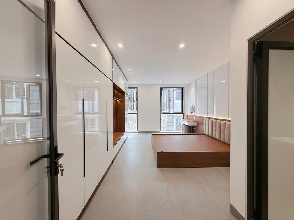 Bán nhà Kim Đồng - diện tích 36m2 7 tầng - Ô TÔ TRÁNH NHAU - giá 17,5 tỷ