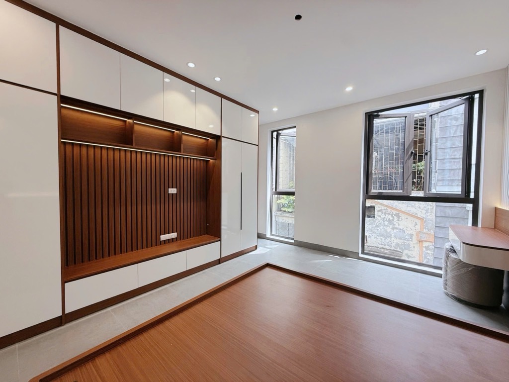 Bán nhà Kim Đồng - diện tích 36m2 7 tầng - Ô TÔ TRÁNH NHAU - giá 17,5 tỷ