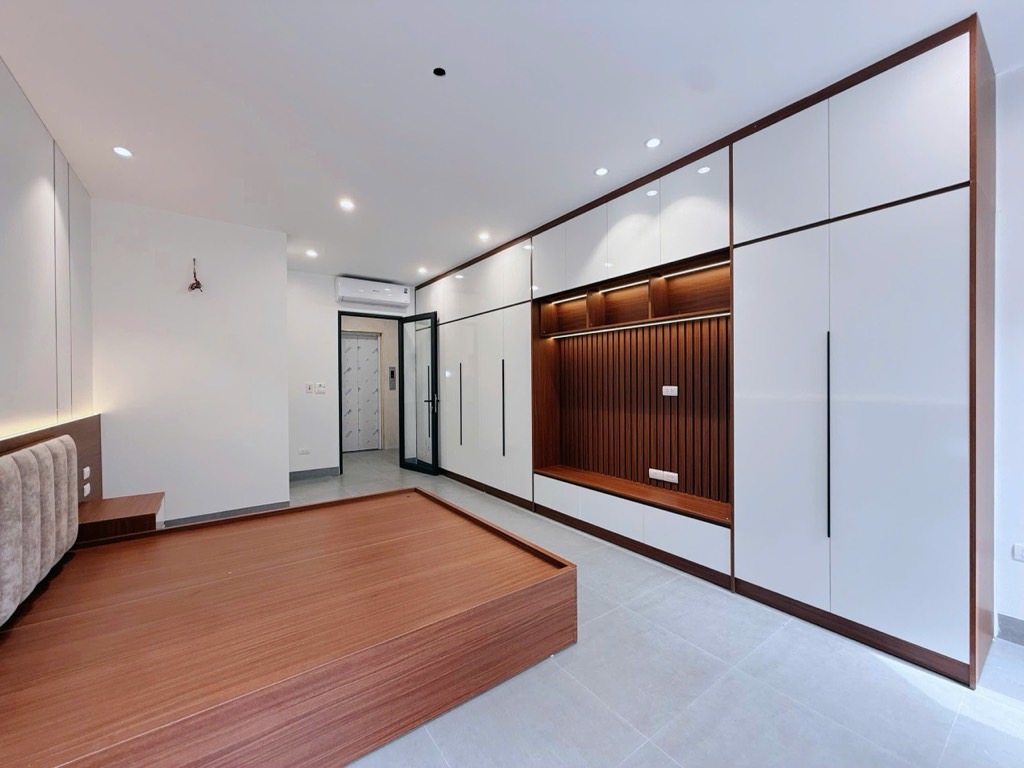 Bán nhà Kim Đồng - diện tích 36m2 7 tầng - Ô TÔ TRÁNH NHAU - giá 17,5 tỷ