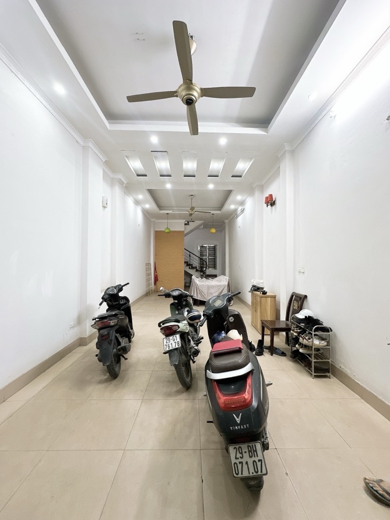 Bán nhà Bùi Xương Trạch - diện tích 61.7m2 6 tầng - Ô TÔ KINH DOANH - giá 20 tỷ