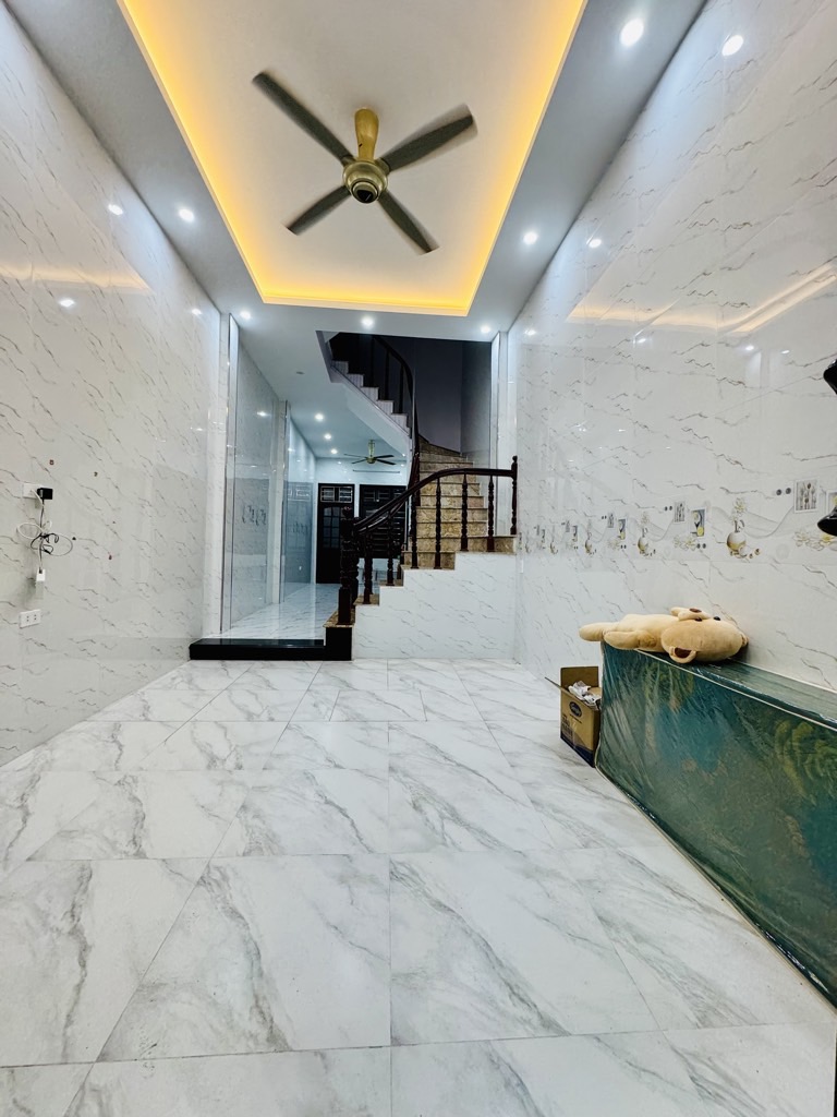 Bán nhà Mai Động - diện tích 50m2 4 tầng - ô tô đỗ cổng - giá 8,2 tỷ