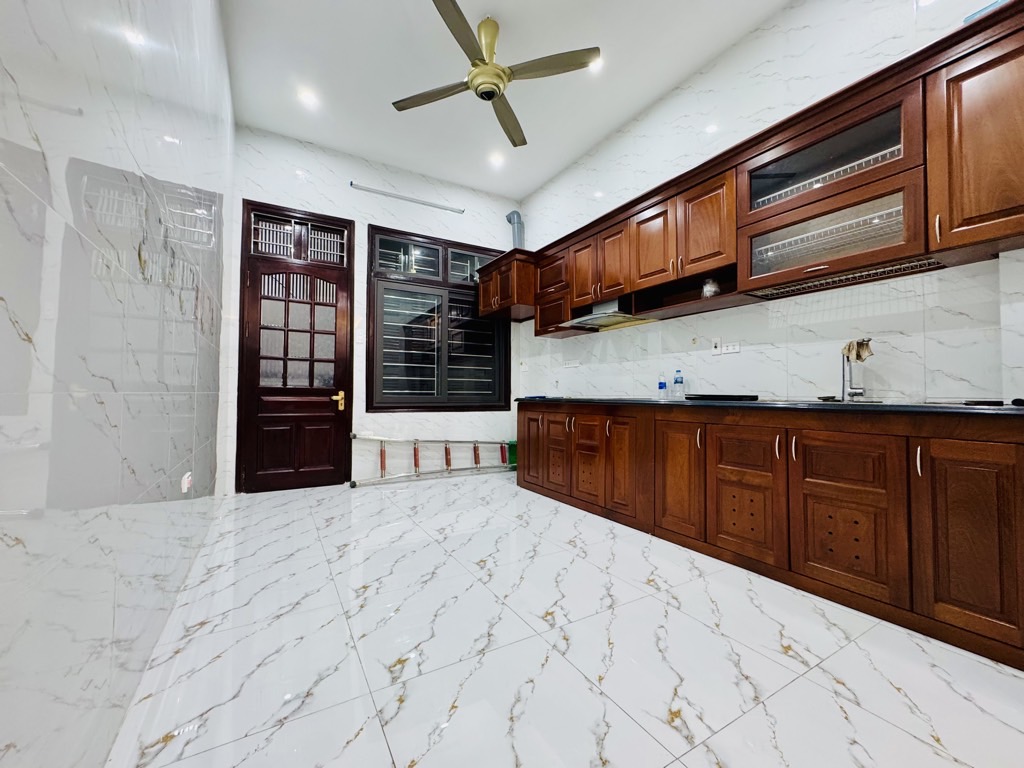 Bán nhà Mai Động - diện tích 50m2 4 tầng - ô tô đỗ cổng - giá 8,2 tỷ