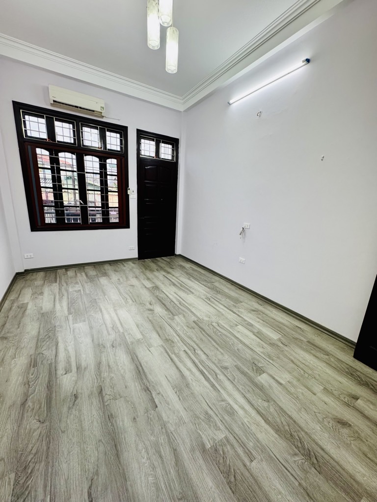 Bán nhà Mai Động - diện tích 50m2 4 tầng - ô tô đỗ cổng - giá 8,2 tỷ