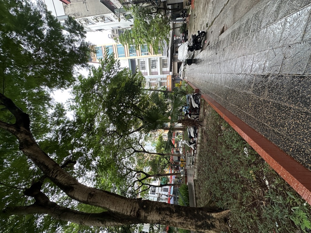 Bán nhà Đền Lừ - diện tích 40m2 1 tầng - Phân lô vỉa hè view vườn hoa - giá 18,6 tỷ