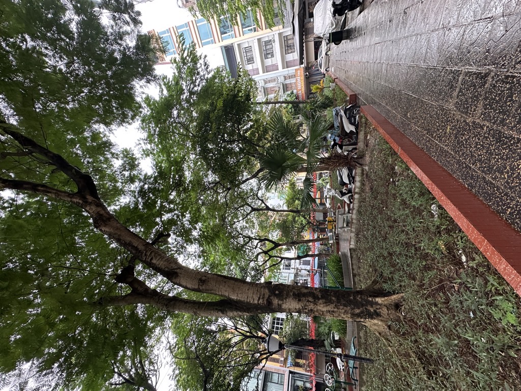 Bán nhà Đền Lừ - diện tích 40m2 1 tầng - Phân lô vỉa hè view vườn hoa - giá 18,6 tỷ