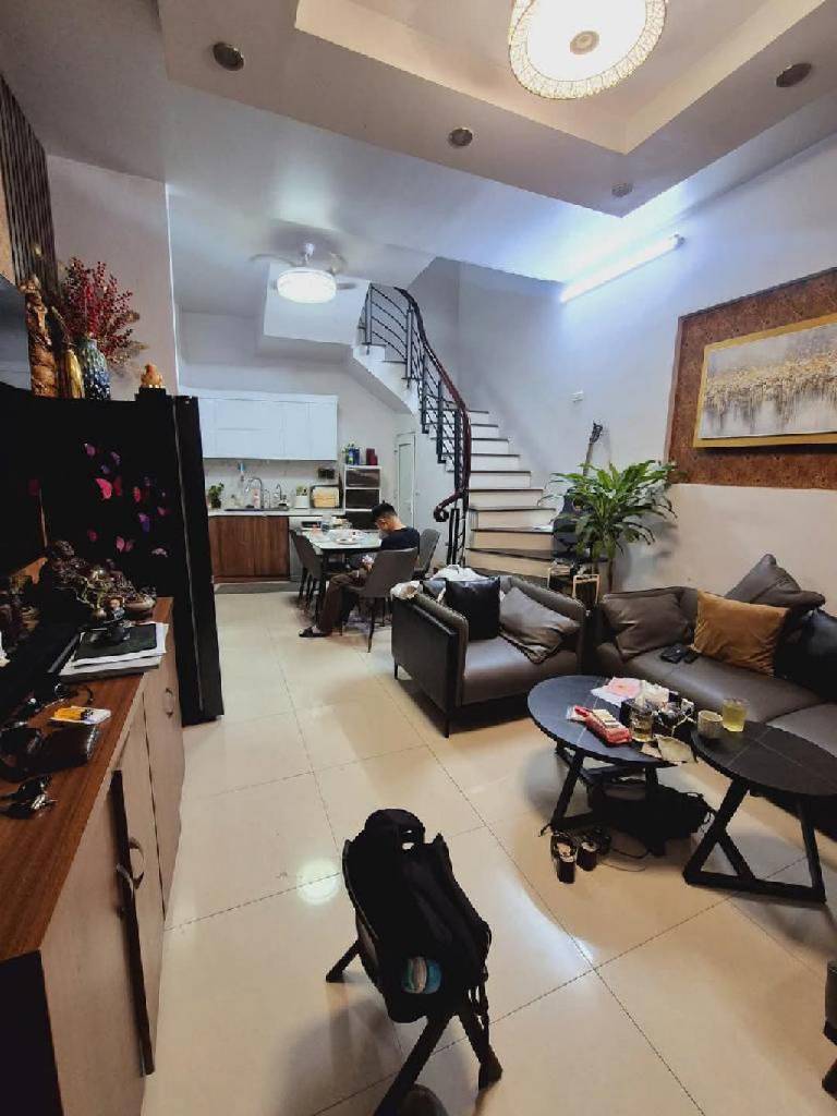 Bán nhà Ngõ Hoà Bình - diện tích 30m2 6 tầng - Lô góc, gần phố - giá 8,5 tỷ