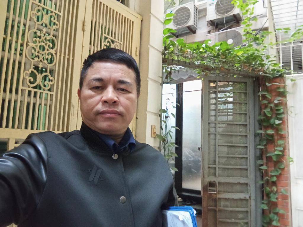 Bán nhà Ngõ Hoà Bình - diện tích 30m2 6 tầng - Lô góc, gần phố - giá 8,5 tỷ