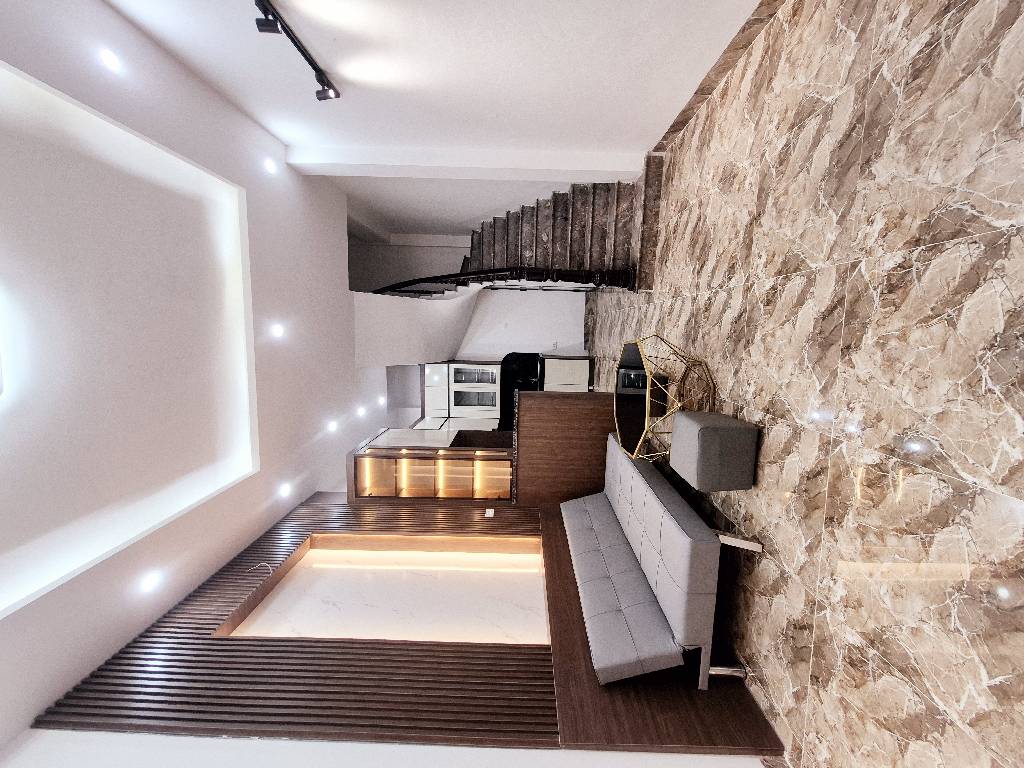 Bán nhà Trường Chinh - diện tích 30m2 5 tầng - Ô tô đỗ cửa - giá 7,5 tỷ