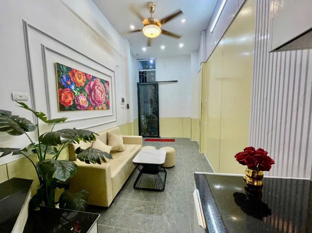 Bán nhà Trương Định - diện tích 18m2 5 tầng - Nhà đẹp hiếm có - giá 4,8 tỷ