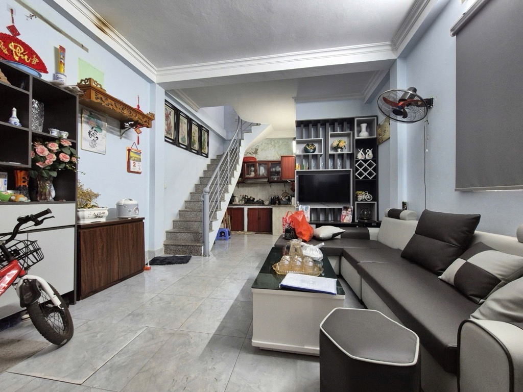 Bán nhà Định Công Thượng - diện tích 35m2 3 tầng - ô tô đỗ cửa - giá 3,25 tỷ