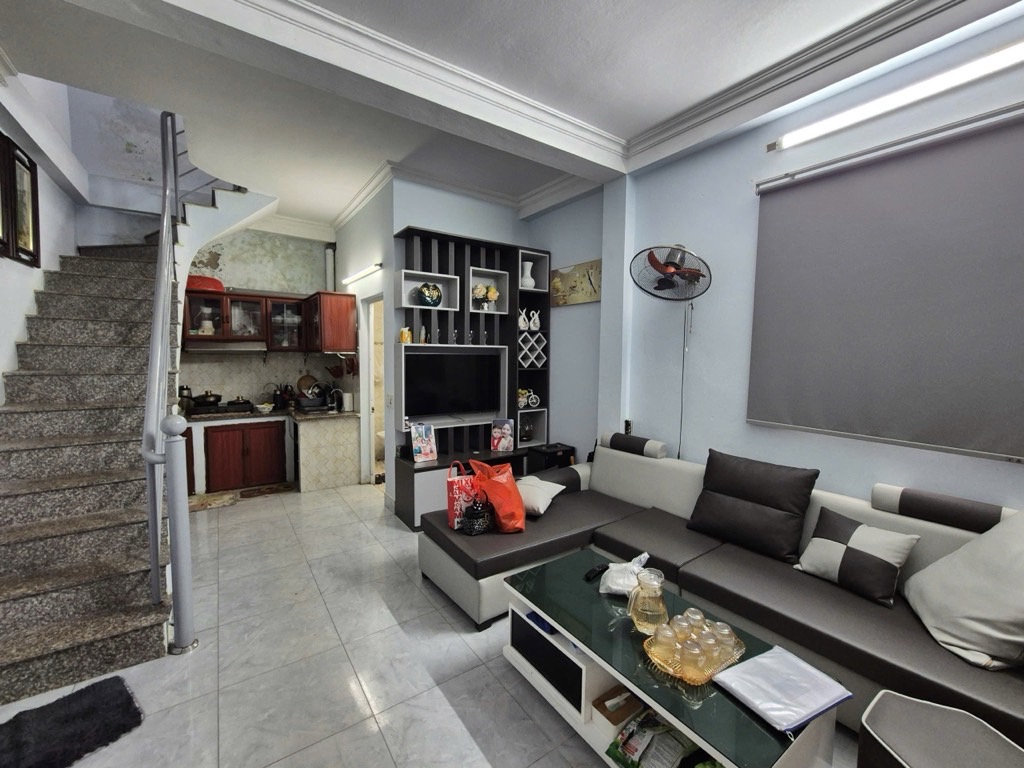 Bán nhà Định Công Thượng - diện tích 35m2 3 tầng - ô tô đỗ cửa - giá 3,25 tỷ