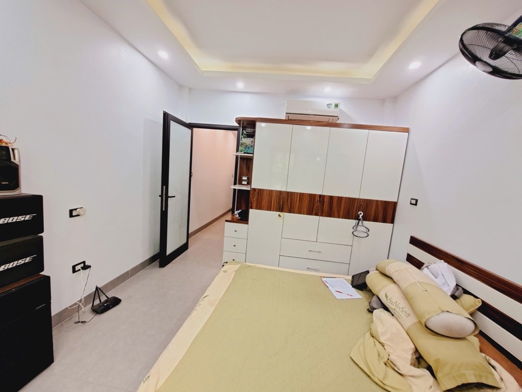 Bán nhà Đại Từ - diện tích 45.5m2 5 tầng - Nhà xây mới, tặng full nội thất - giá 9,25 tỷ