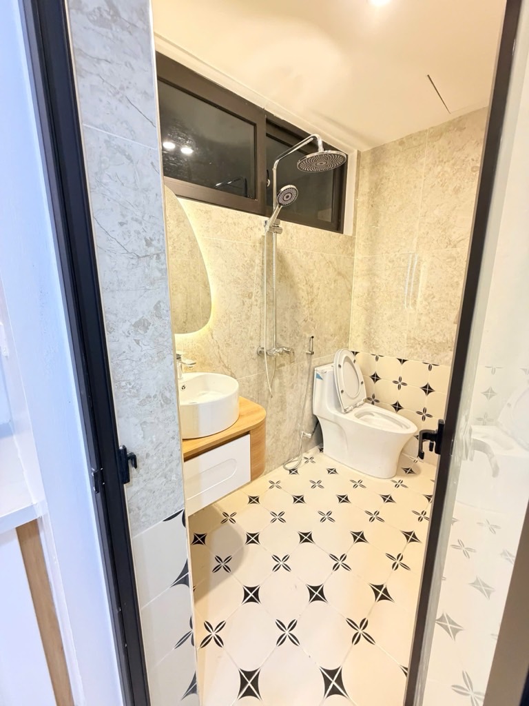 Bán nhà Lương Khánh Thiện - diện tích 40m2 6 tầng - Thang máy, cho thuê 600 triệu/năm - giá 12,38 tỷ