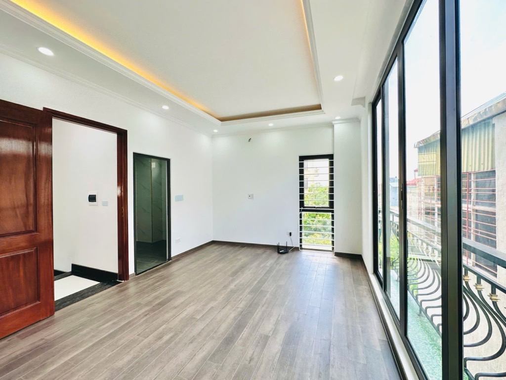 Bán nhà Thanh Lân - diện tích 32.2m2 5 tầng - Lô góc, gần phố - giá 8,9 tỷ