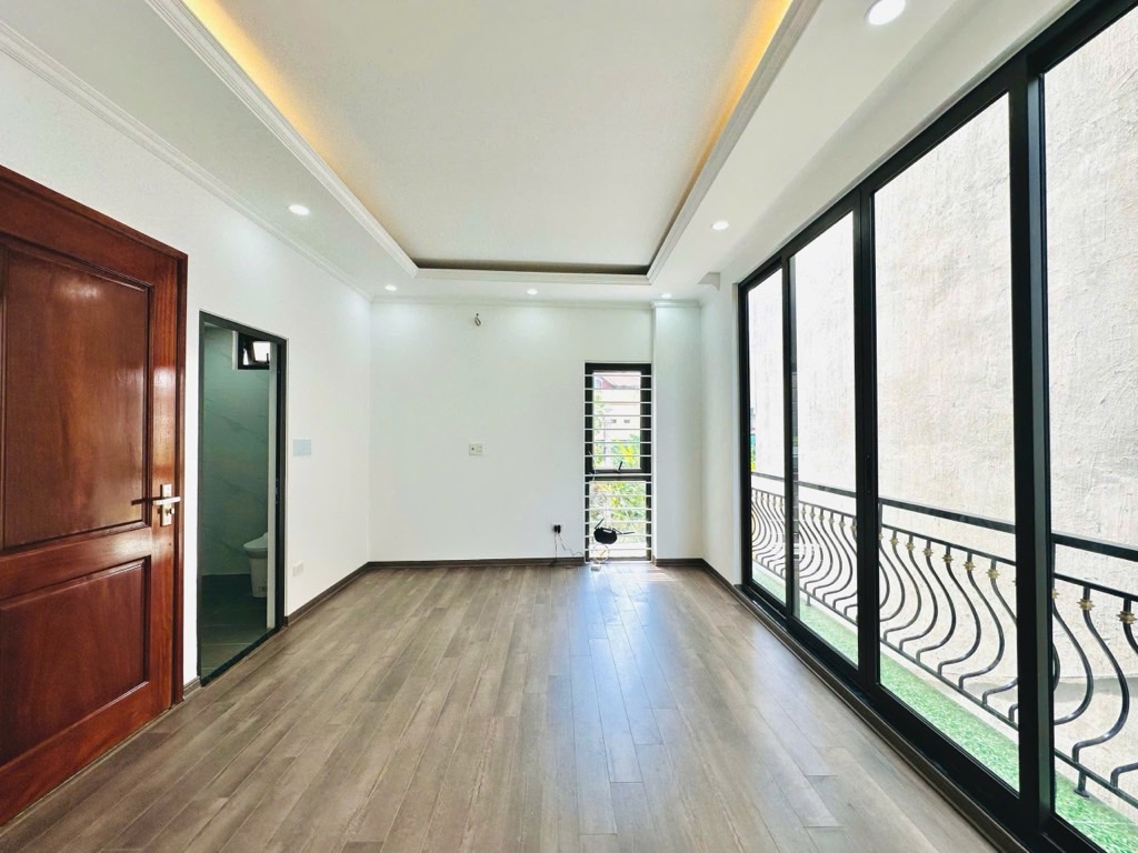 Bán nhà Thanh Lân - diện tích 32.2m2 5 tầng - Lô góc, gần phố - giá 8,9 tỷ