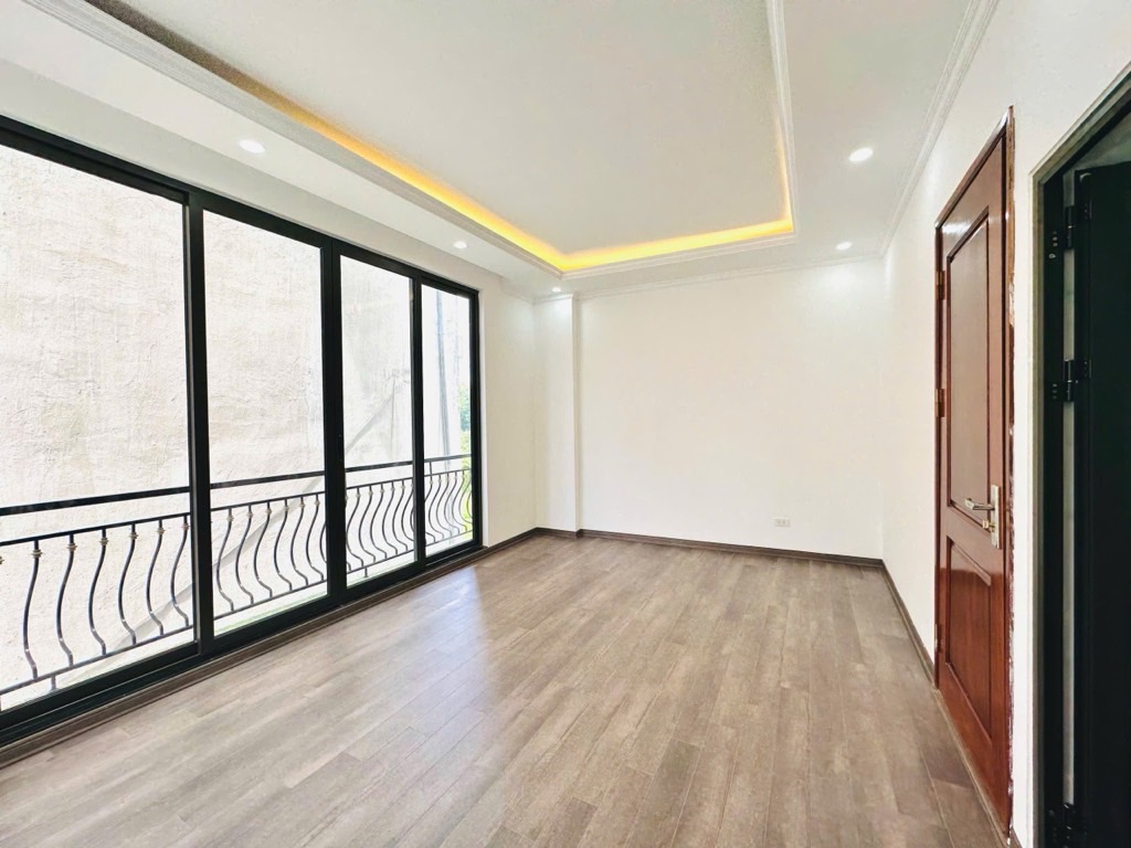 Bán nhà Thanh Lân - diện tích 32.2m2 5 tầng - Lô góc, gần phố - giá 8,9 tỷ