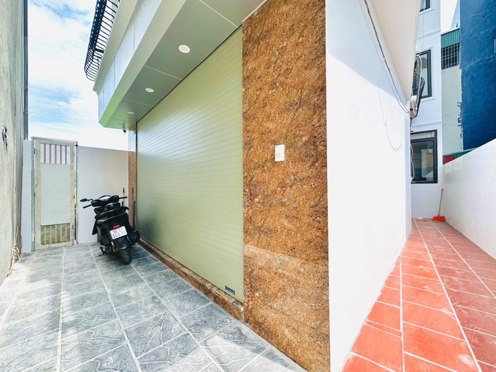 Bán nhà Thanh Lân - diện tích 32.2m2 5 tầng - Lô góc, gần phố - giá 8,9 tỷ