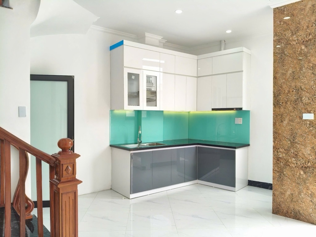 Bán nhà Thanh Lân - diện tích 32.2m2 5 tầng - Lô góc, gần phố - giá 8,9 tỷ