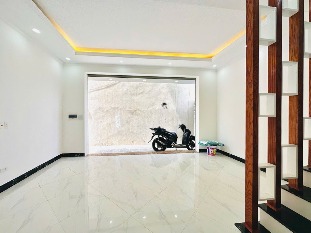 Bán nhà Thanh Lân - diện tích 32.2m2 5 tầng - Lô góc, gần phố - giá 8,9 tỷ